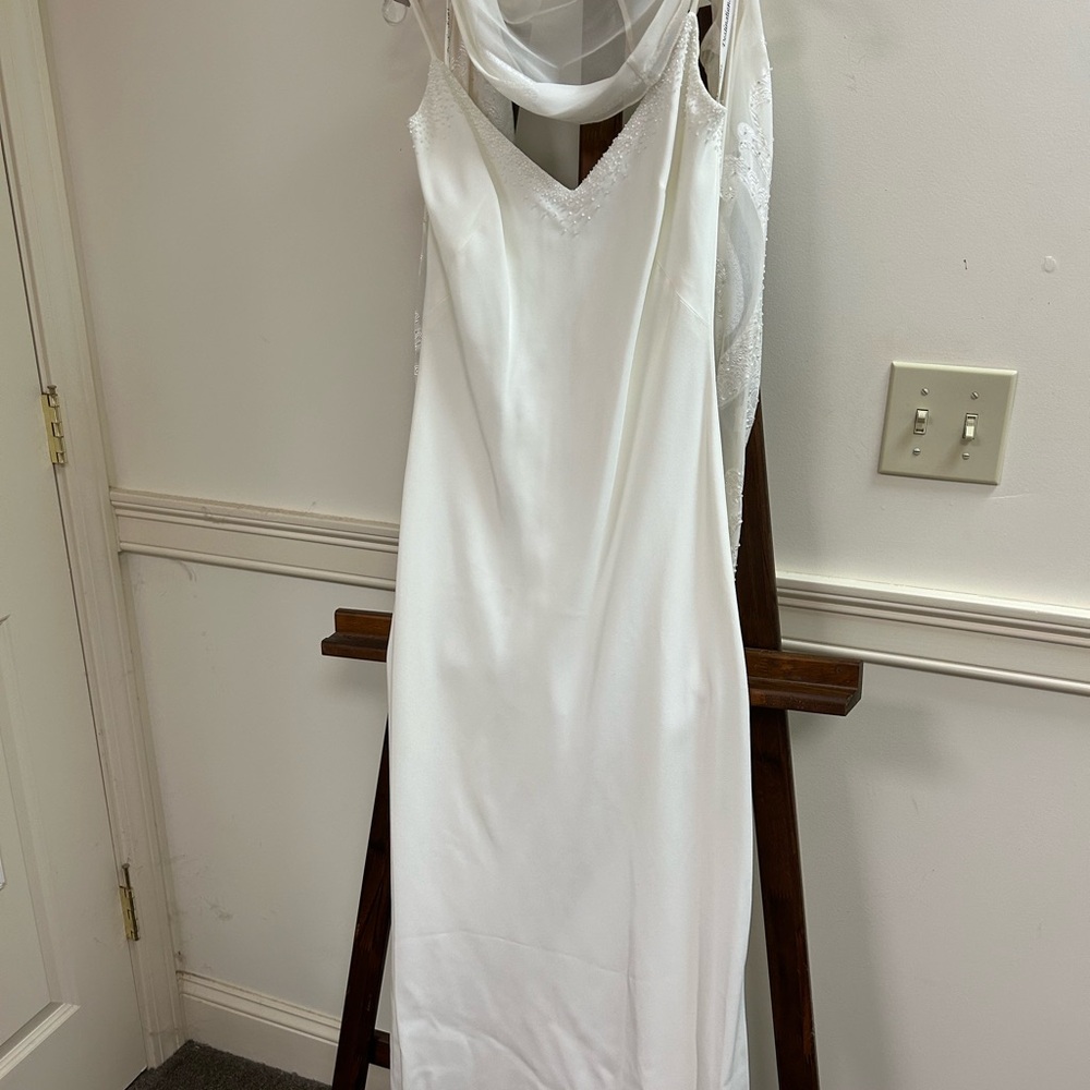 Elegant White Sleeveless Dress